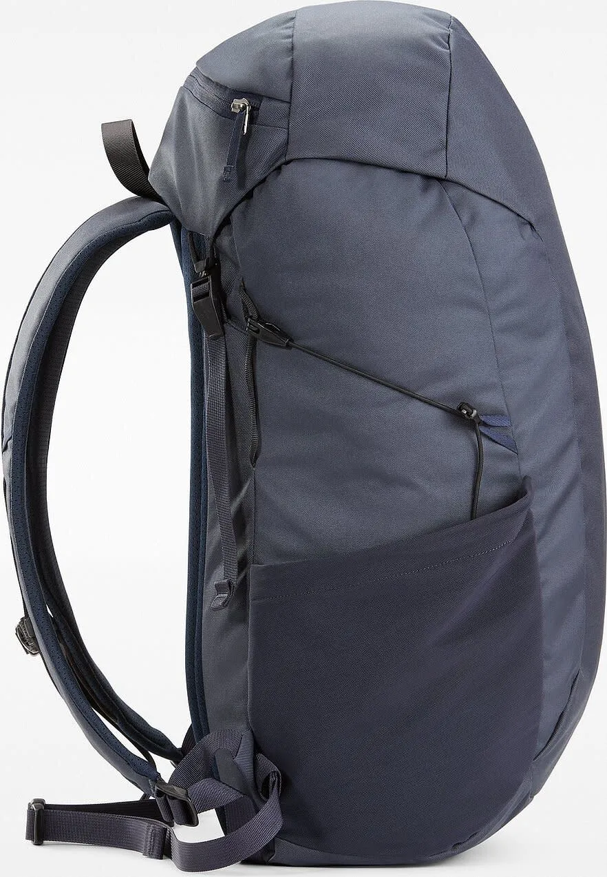 Arc'teryx Mantis 30 Backpack Black Sapphire | Buy Arc'teryx Mantis 30 Backpack Black Sapphire here | Outnorth