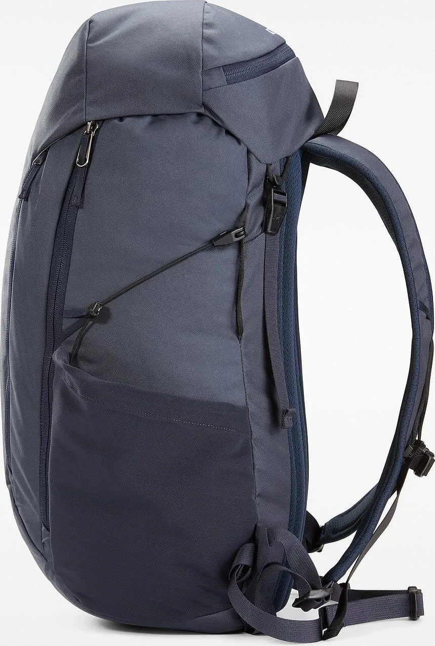 Arc'teryx Mantis 30 Backpack Black Sapphire | Buy Arc'teryx Mantis 30 Backpack Black Sapphire here | Outnorth