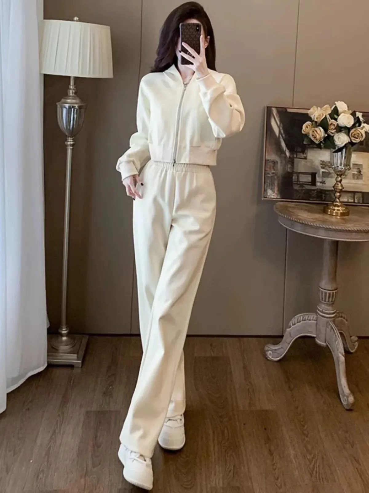 Internet celebrity same style casual sports suit for women 2024 autumn style apricot color short jacket top wide leg pants two-p