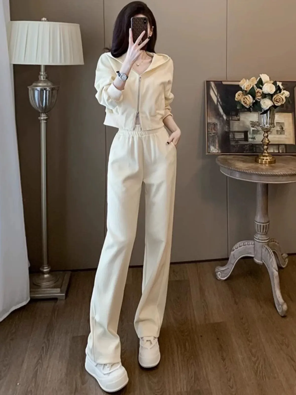 Internet celebrity same style casual sports suit for women 2024 autumn style apricot color short jacket top wide leg pants two-p