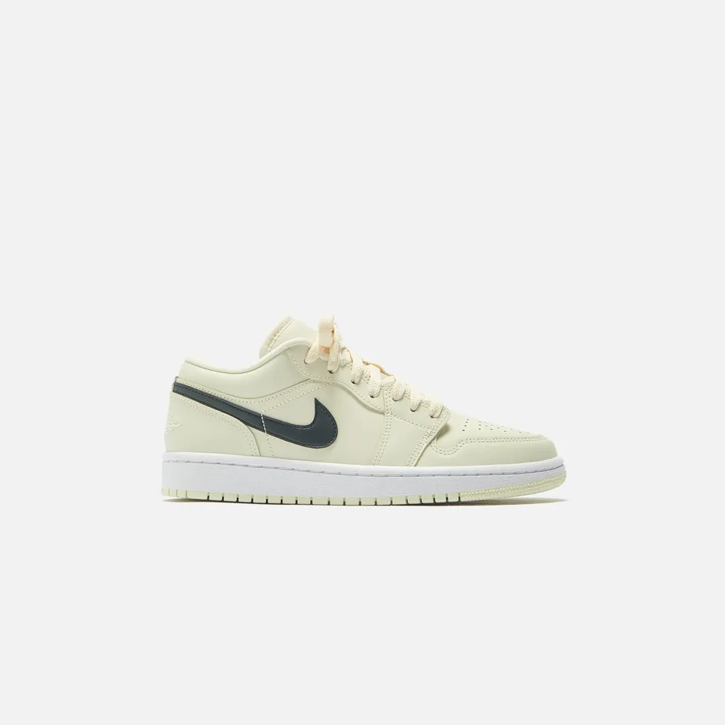 Jordan    nike wmns air  1 low re