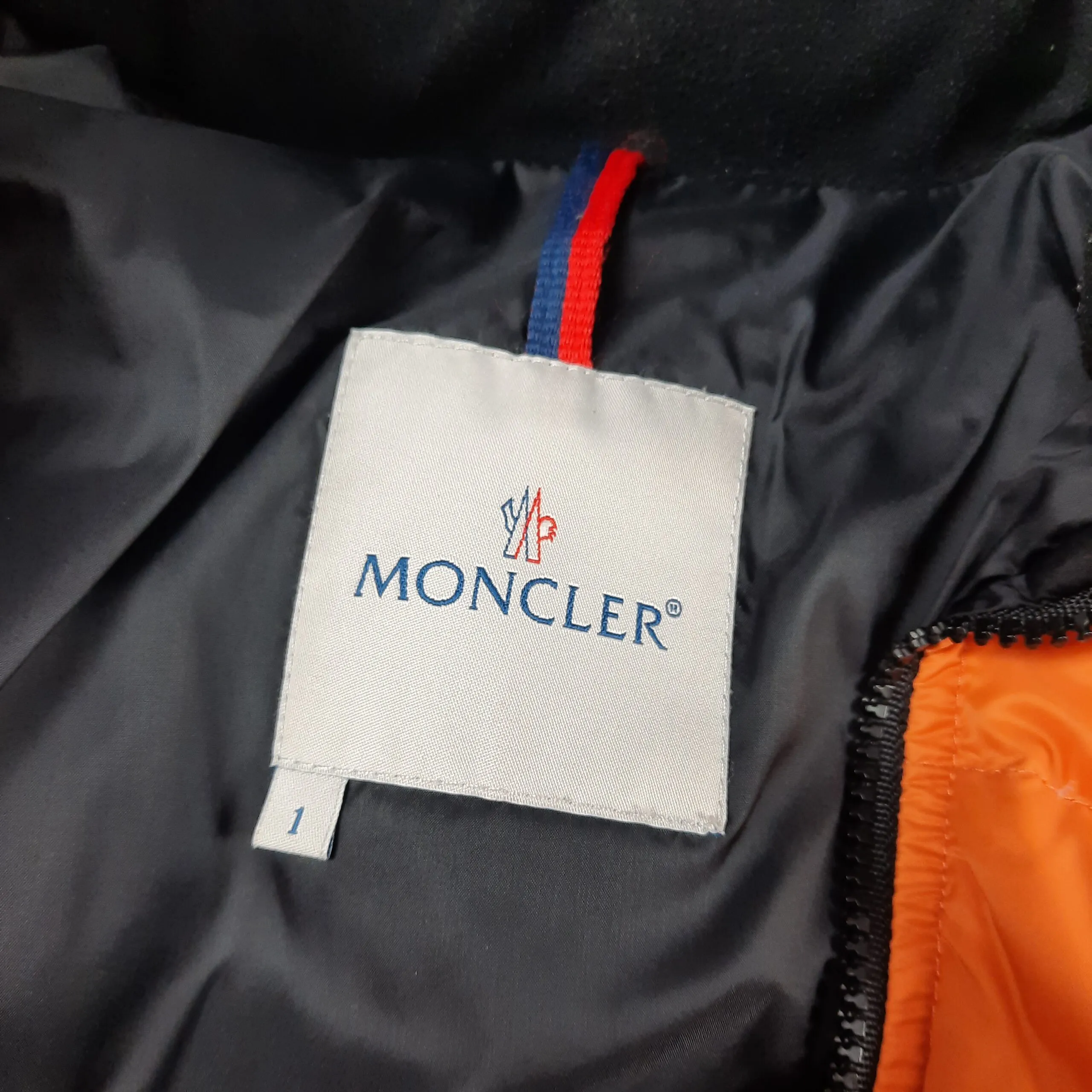 Moncler Bazille - Authentic Luxury Designer