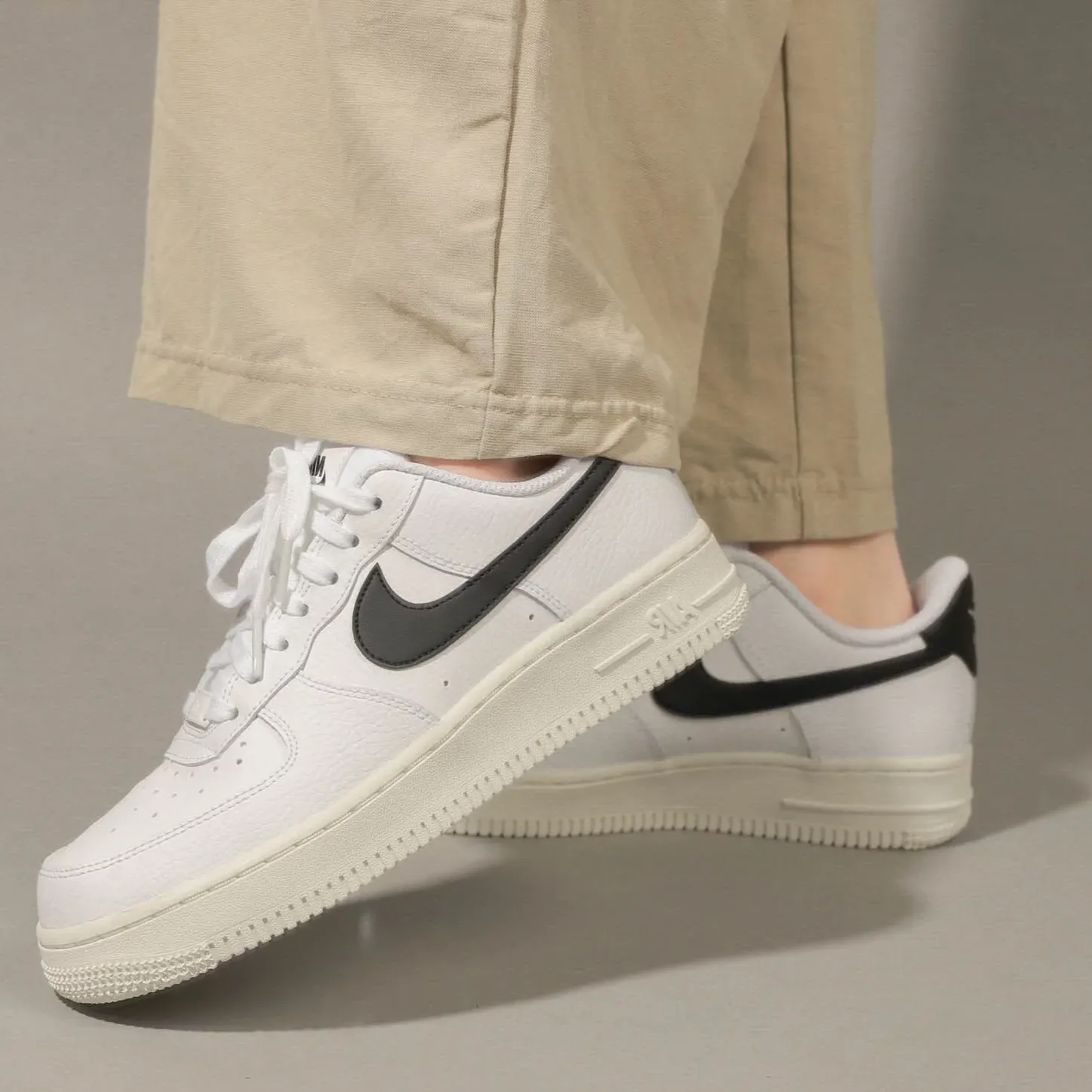 Nike Air Force 1 AF1 '07 'White Black' (Women's) [315115-165]