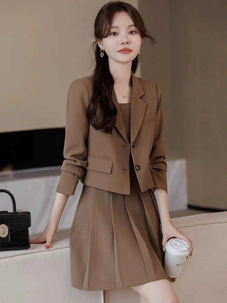 Off-white short suit skirt women's 2024 early autumn new style temperament suit jacket light workplace pleated skirt suit