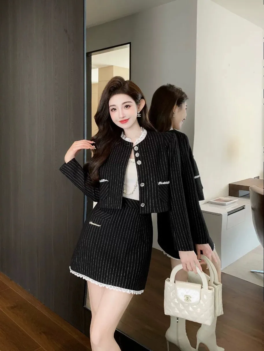 Socialite style niche designer black striped jacket lace collar workplace top hip-hugging short skirt royal sister suit autumn